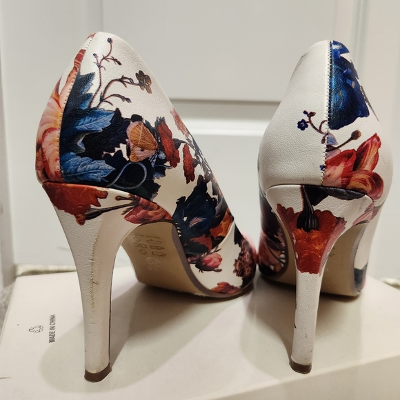exe Floral Heels - Picture 10 of 13